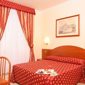 Hotel Chicago, Roma